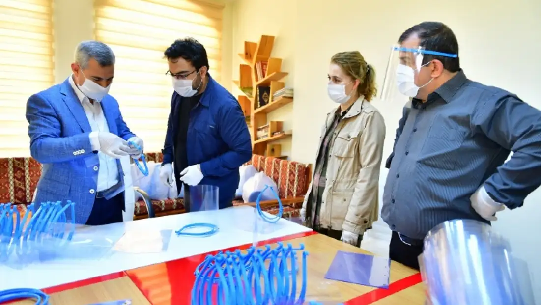 Yeşilyurt Kent Konseyi siperli maske üretimi yapıyor!