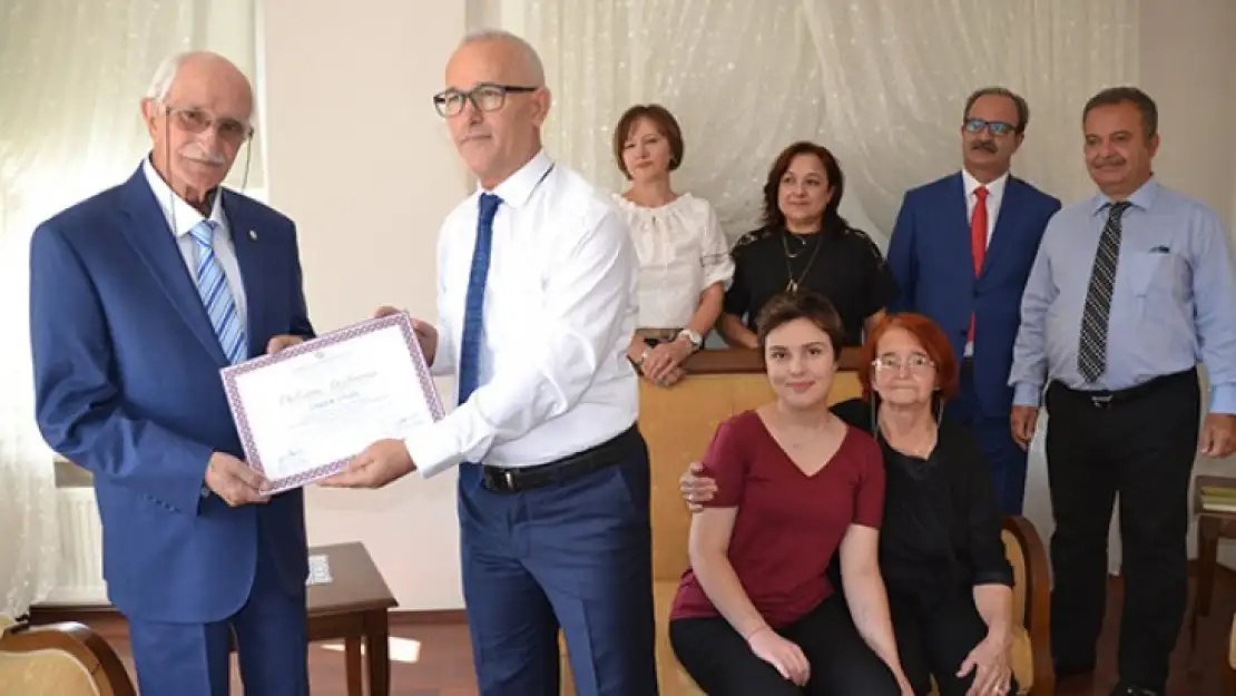 86 yaşında ikinci üniversiteden mezun oldu
