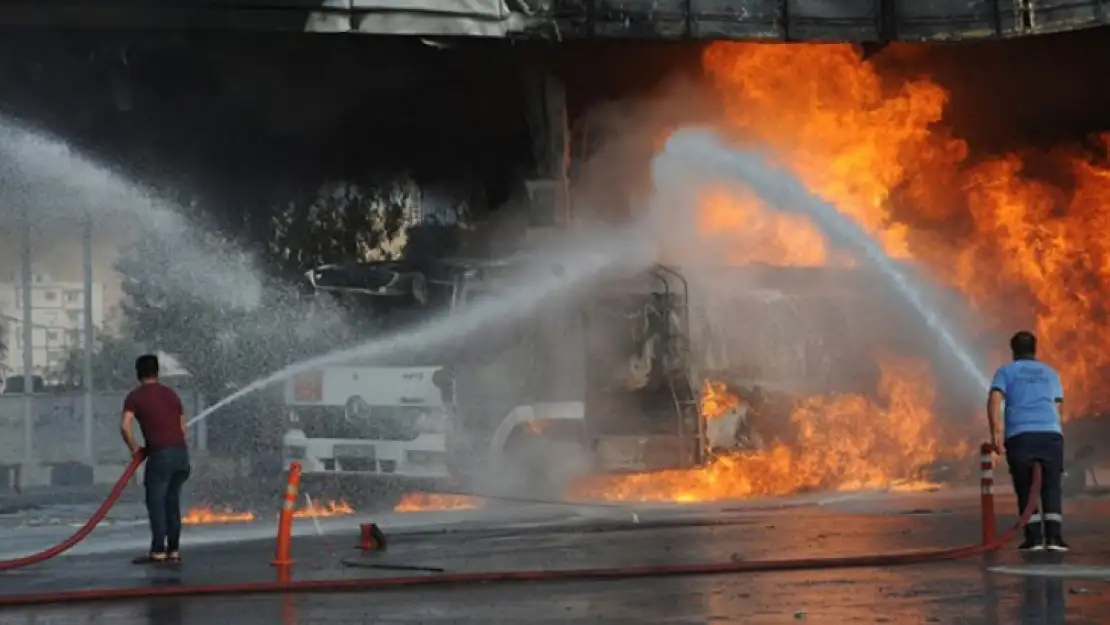 Cizre'de yakıt istasyonu yandı, vatandaşlar büyük bir korku yaşadı