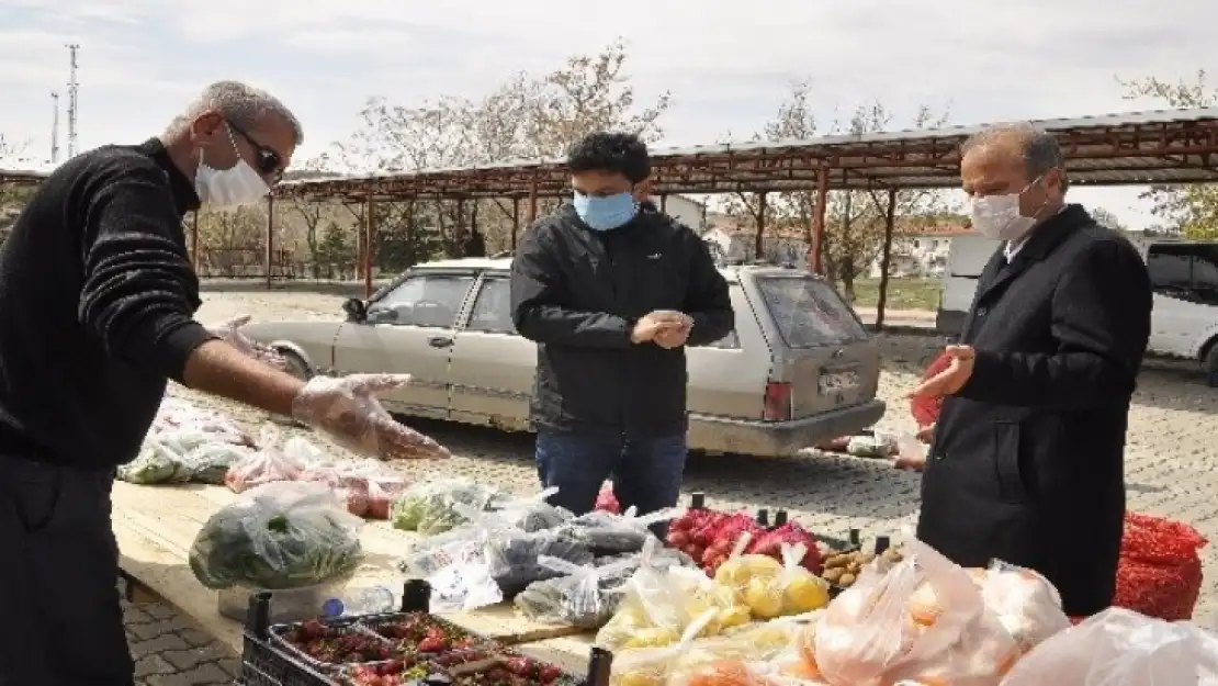 Esnaf ve sürücülere maske dağıttılar