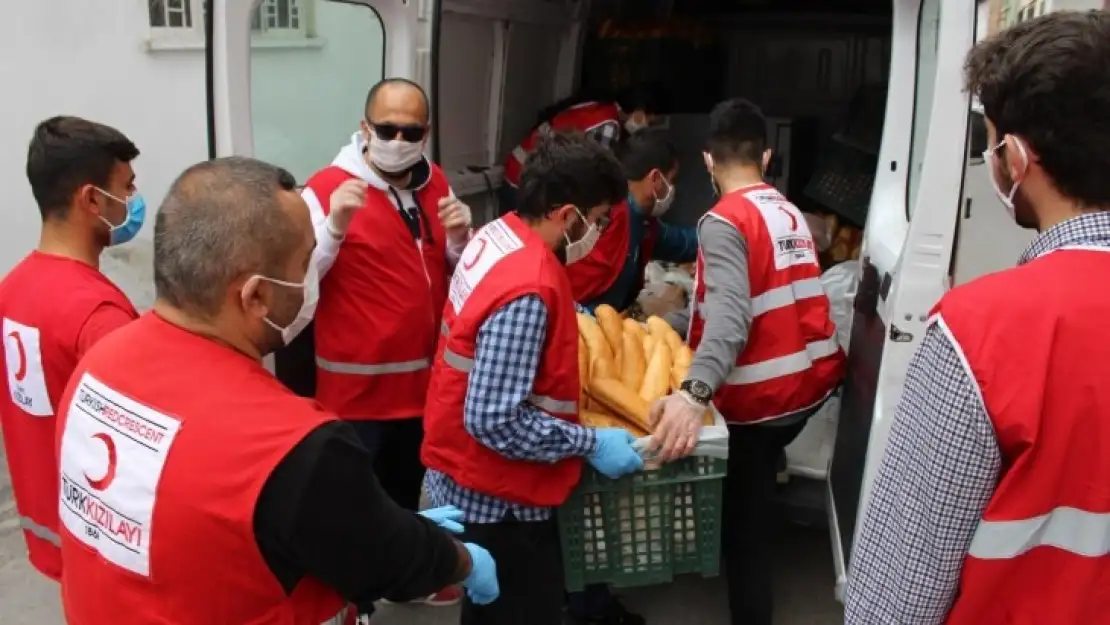 Sıcacık ramazan pideleri Kızılay'dan...