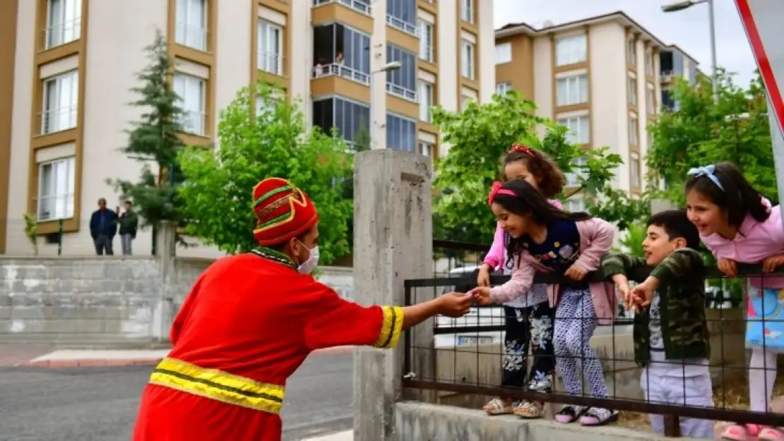 Yeşilyurt sokaklarında Bayram heyecanı