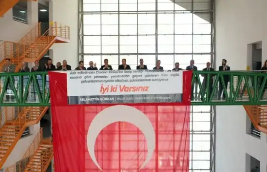 Alkışlar sağlığımız için çalışanlara...