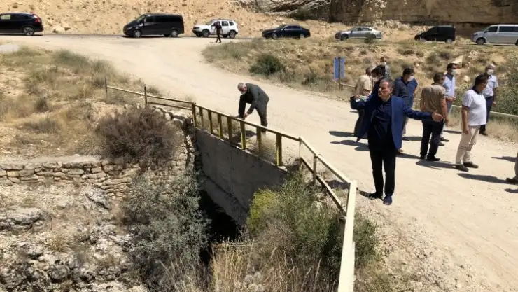 Çakır,kime anlatıyor?