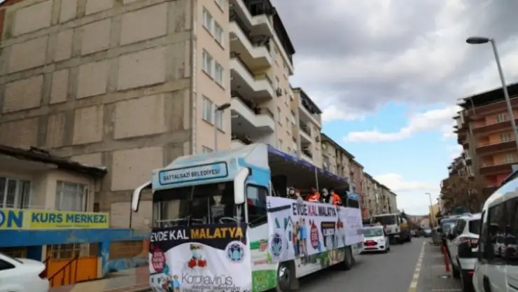 Evde kalanlar için müzik dinletisi