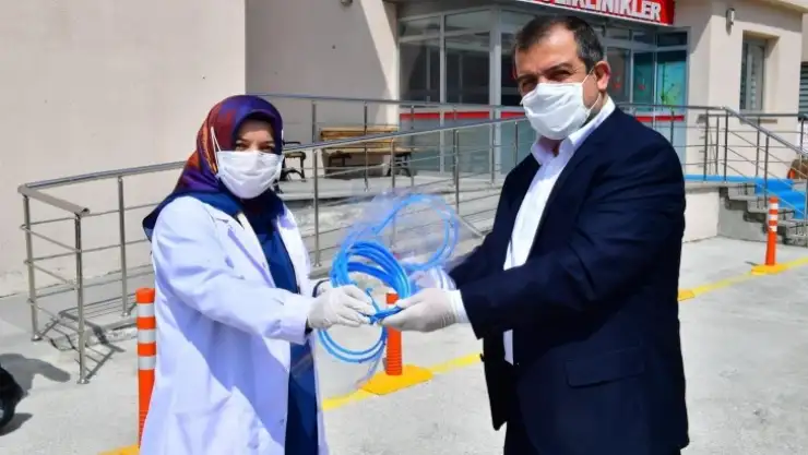 Sağlık çalışanları için siperli maske üretimi yapılıyor