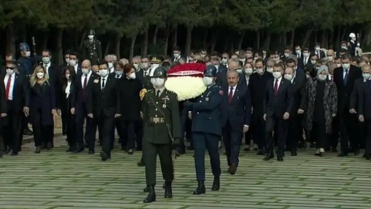 Sosyal mesafe unutuldu mu?