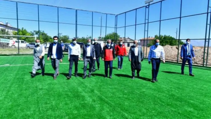 Tohma Mahallesi'ne Halı Saha