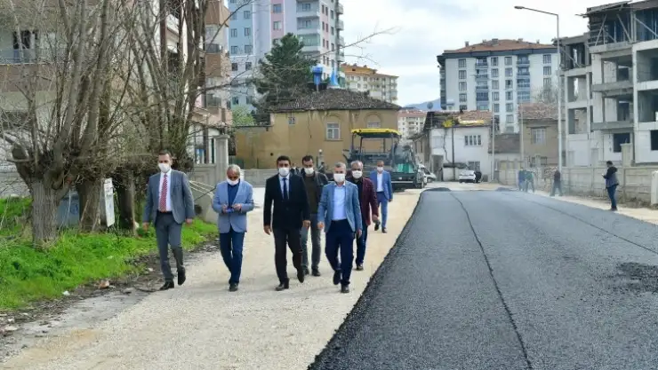 Yeşilyurt Belediyesi yol çalışmalarına devam ediyor